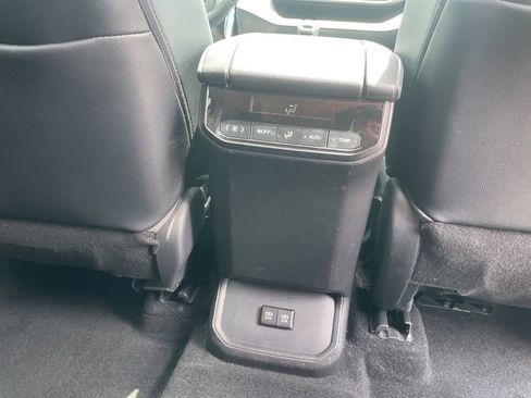 Used 2020 Toyota Highlander XLE FWD image 15