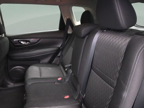 Used 2017 Nissan Rogue S w/ Appearance Package FWD image 32
