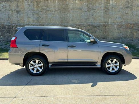 Used 2011 Lexus GX 460 w/ Comfort Plus Pkg AWD/4WD image 2