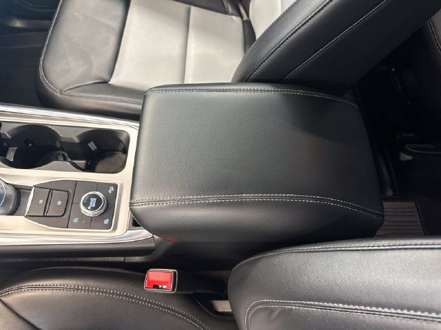 Used 2023 Ford Explorer XLT w/ Equipment Group 202A AWD/4WD image 31