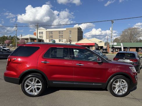 Used 2017 Ford Explorer Limited image 9