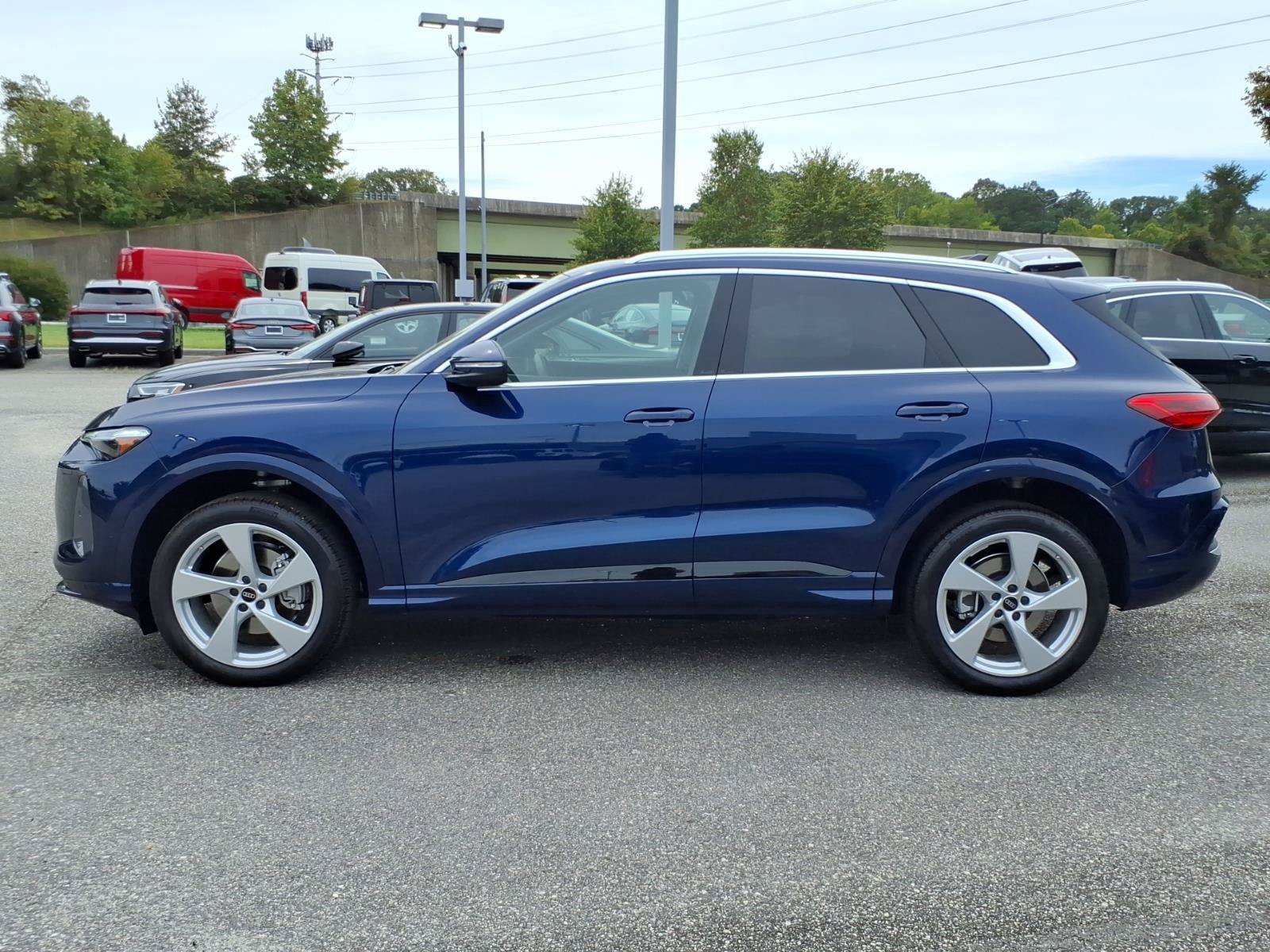 Used 2025 Audi Q5 Premium Plus AWD/4WD image 3