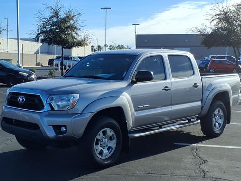Used 2015 Toyota Tacoma PreRunner w/ SR5 Package image 12