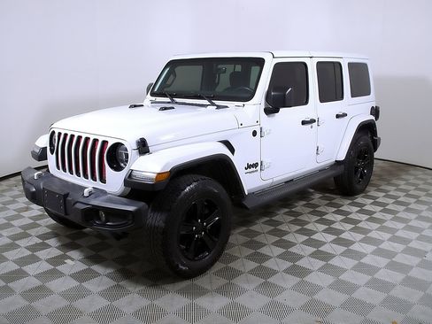 Used 2021 Jeep Wrangler Unlimited Sahara AWD/4WD image 3