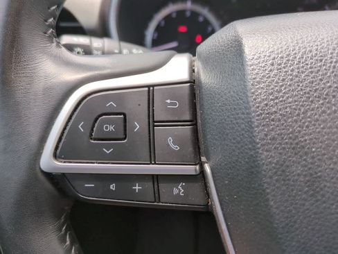 Used 2023 Toyota Highlander XLE FWD image 24