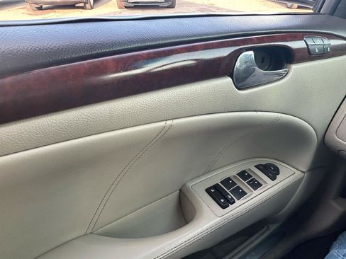 Used 2007 Buick Lucerne CXL w/ Luxury Package FWD image 24