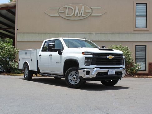 Used 2024 Chevrolet Silverado 2500 W/T w/ WT Convenience Package AWD/4WD image 4