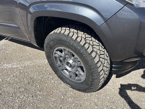 Used 2021 Toyota Tacoma SR AWD/4WD image 10