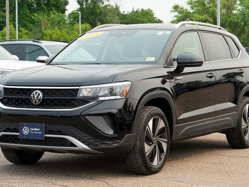 Certified 2024 Volkswagen Taos SE w/ Panoramic Sunroof Package AWD/4WD image 2