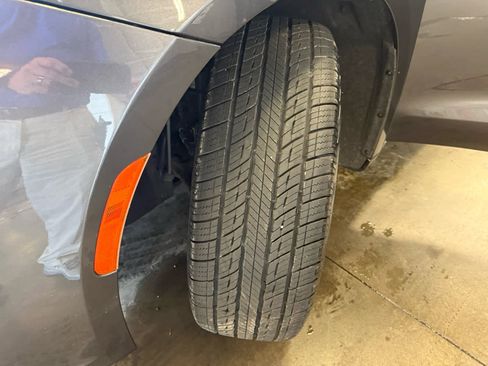 Used 2023 Chrysler Pacifica Touring-L w/ S Appearance Package image 28