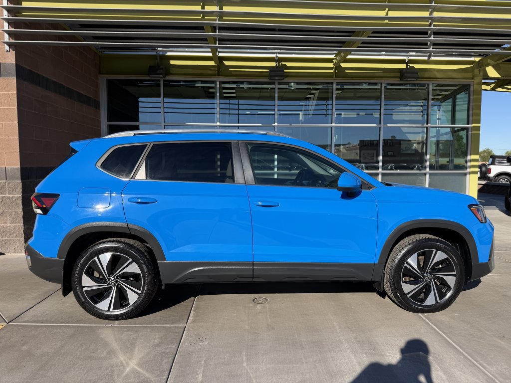 Used 2025 Volkswagen Taos SE AWD/4WD image 9