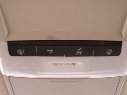 Used 2024 Nissan Rogue S image 33