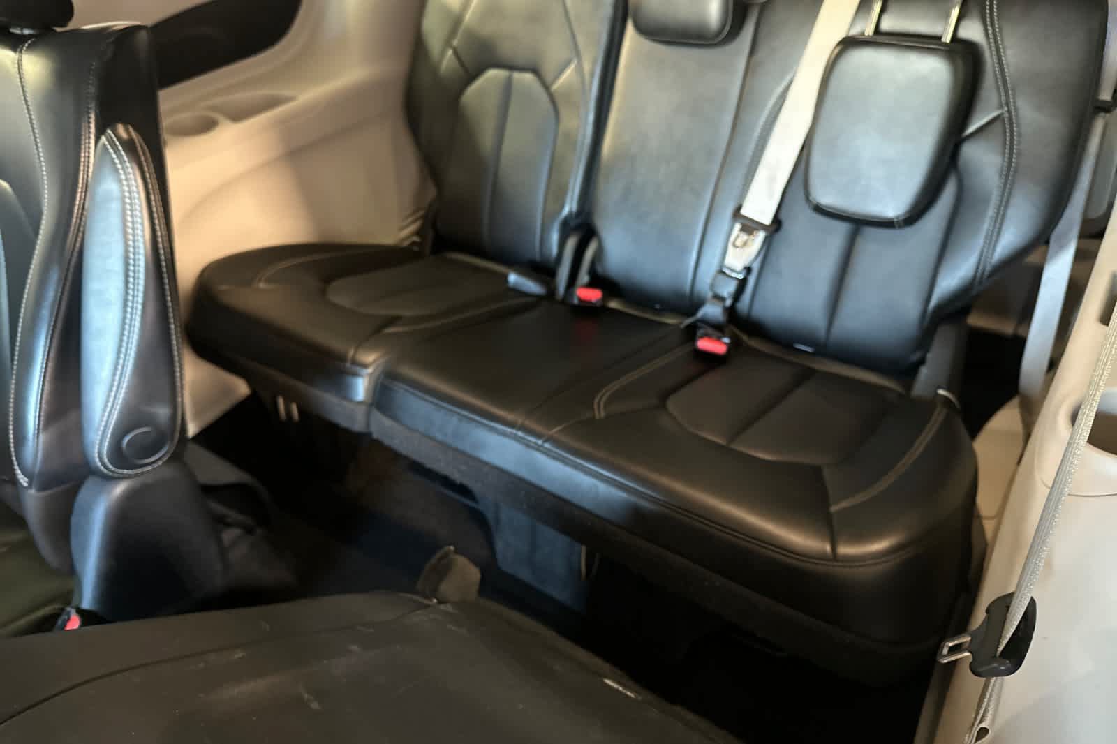 Used 2023 Chrysler Pacifica Touring-L FWD image 24