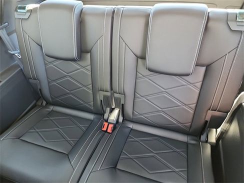 New 2026 Volkswagen Atlas SE image 9