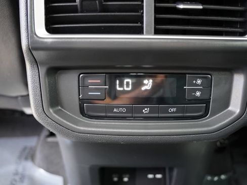 Used 2024 Volkswagen Atlas SE AWD/4WD image 19