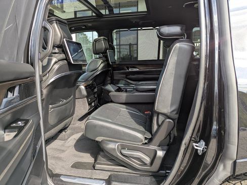 Used 2022 Jeep Grand Wagoneer Series II w/ Convenience Group III AWD/4WD image 44