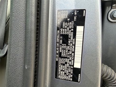 Used 2019 Volvo XC40 T5 Momentum image 27