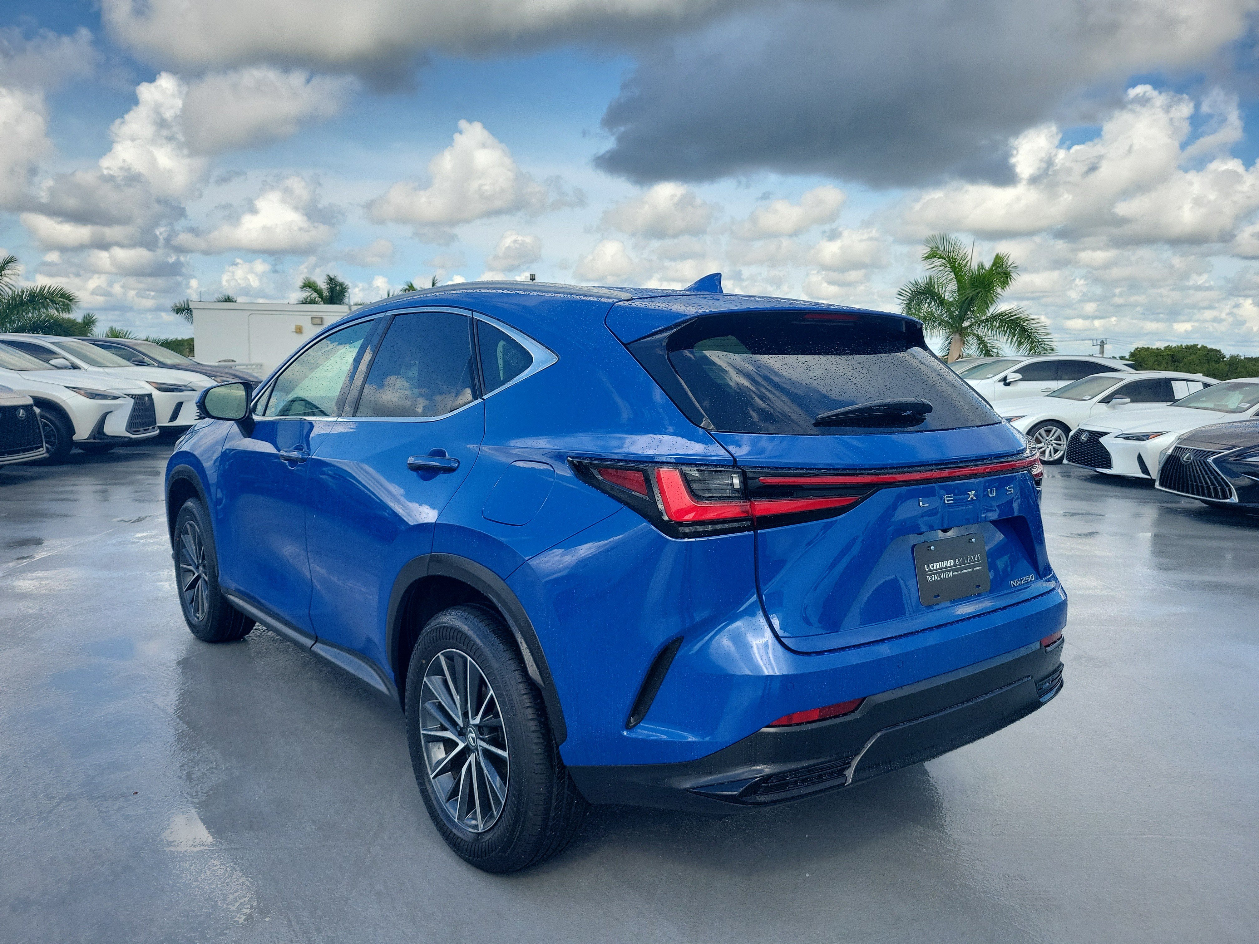 Used 2025 Lexus NX 250 FWD w/ Towing Package (2000 Lbs) image 4