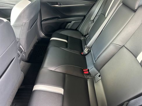New 2026 Toyota Camry Hybrid FWD image 11