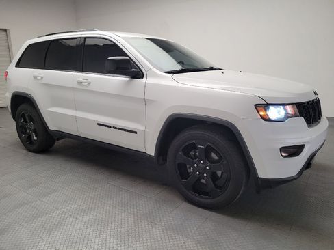 Used 2019 Jeep Grand Cherokee Laredo image 11