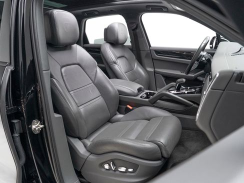 Used 2020 Porsche Cayenne AWD/4WD image 53