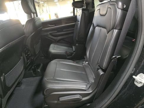 Used 2023 Jeep Grand Cherokee L Limited AWD/4WD image 16