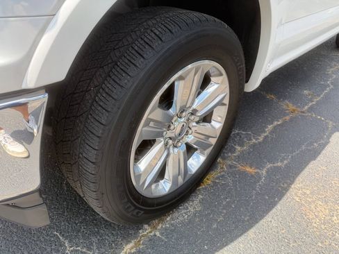 Used 2019 Ford F150 Lariat w/ Equipment Group 502A Luxury AWD/4WD image 9