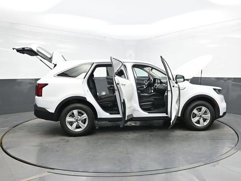 Used 2022 Kia Sorento LX image 43