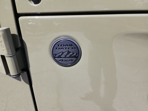 New 2025 Jeep Gladiator Sport image 24