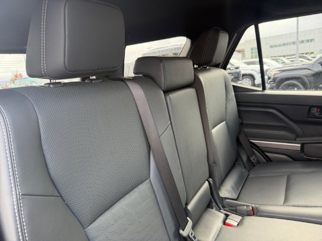 Used 2025 Toyota 4Runner TRD Off-Road Premium AWD/4WD image 18