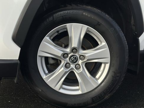 Used 2020 Toyota RAV4 XLE image 2