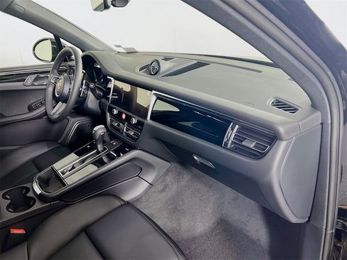 New 2026 Porsche Macan image 31