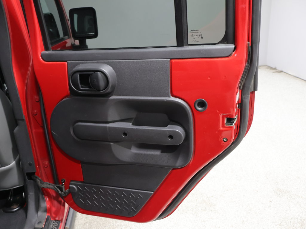 Used 2010 Jeep Wrangler Unlimited Rubicon w/ Dual Top Group AWD/4WD image 20