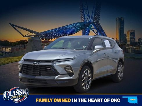 Used 2025 Chevrolet Blazer RS w/ Driver Confidence II Package FWD image 3
