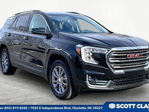 Used 2024 GMC Terrain SLT image 1