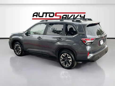 Used 2025 Subaru Forester Premium AWD/4WD image 5