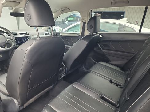 Used 2024 Volkswagen Tiguan SE AWD/4WD image 37