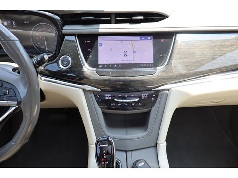 Used 2020 Cadillac XT6 Premium Luxury FWD image 24
