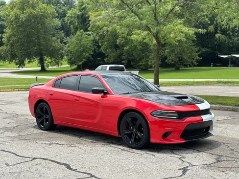 Used 2015 Dodge Charger SXT RWD image 3