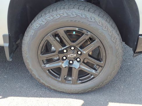 Used 2025 Chevrolet Silverado 1500 LT Trail Boss w/ Convenience Package II AWD/4WD image 8