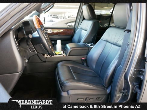 Used 2016 Lincoln Navigator Select image 2