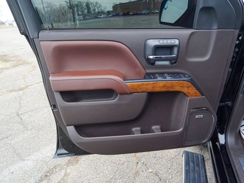 Used 2018 Chevrolet Silverado 1500 High Country image 16