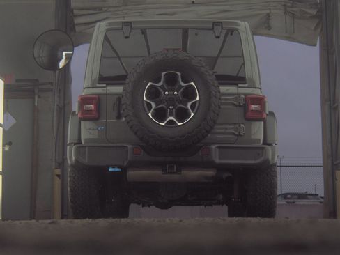 Used 2022 Jeep Wrangler Unlimited Rubicon 4xe w/ Cold Weather Group image 8