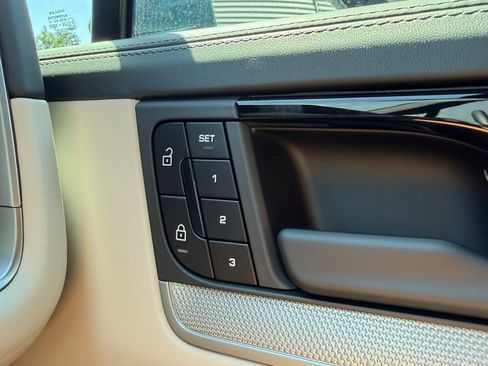 Certified 2026 Porsche Cayenne AWD/4WD image 25