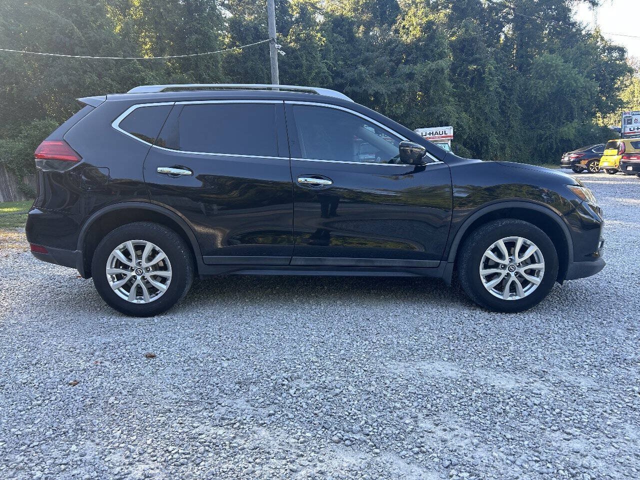 Used 2017 Nissan Rogue SV w/ Sun & Sound Touring Package AWD/4WD image 6