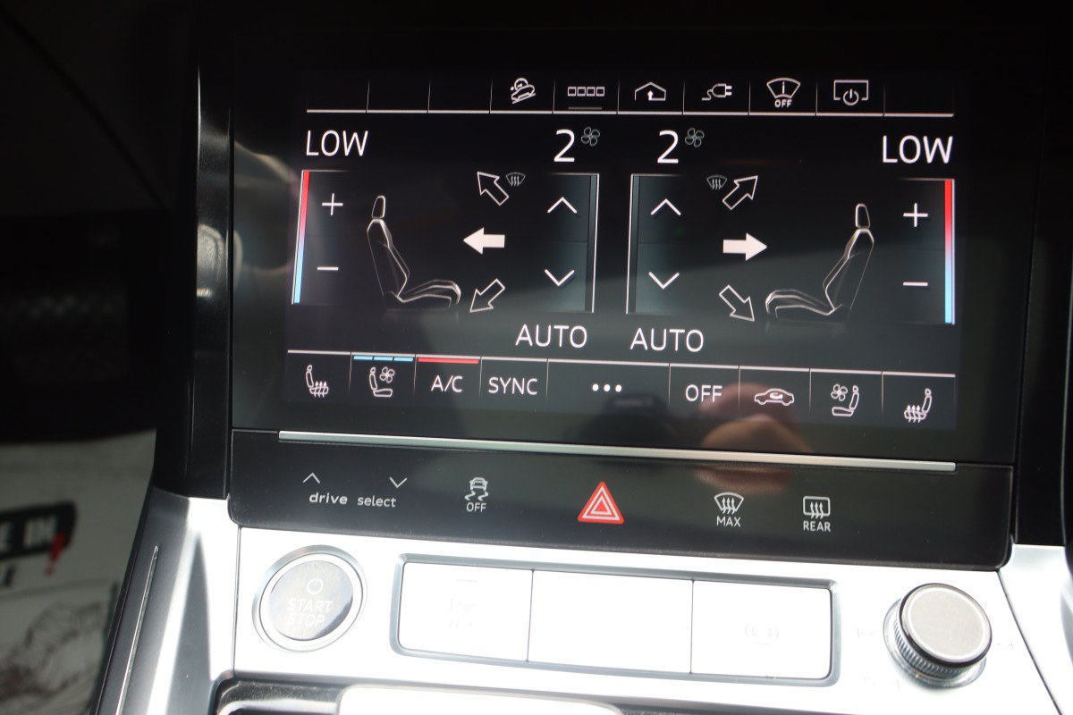 Used 2021 Audi e-tron Prestige w/ Prestige Package AWD/4WD image 17