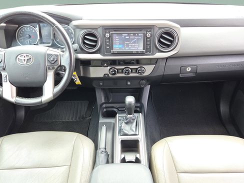 Used 2016 Toyota Tacoma SR5 w/ SR5 Appearance Package (SN) RWD image 13