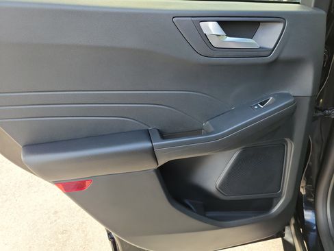 Used 2024 Ford Escape ST-Line w/ Tech Pack #1 FWD image 29
