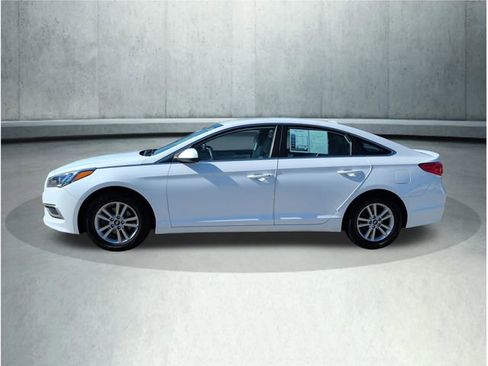 Used 2017 Hyundai Sonata SE FWD image 2
