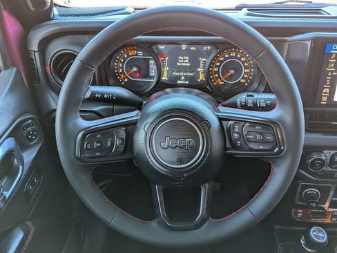 Used 2024 Jeep Wrangler Unlimited Rubicon AWD/4WD image 19